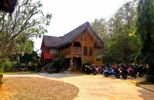 Chong Kham Resort | Crossroads house