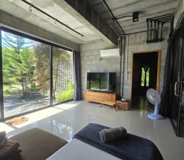 Phrom Khiri House | The Box Promkiri (เดอะบ๊อค พรหมคีรี)