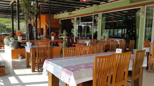 Mueang Kao Hotel | Ruen Narisra Resort