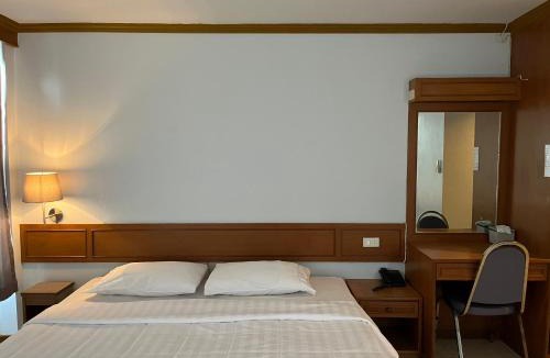 Chai Badan Hotel | Naraigrand Hotel (โรงแรมนารายณ์แกรนด์)