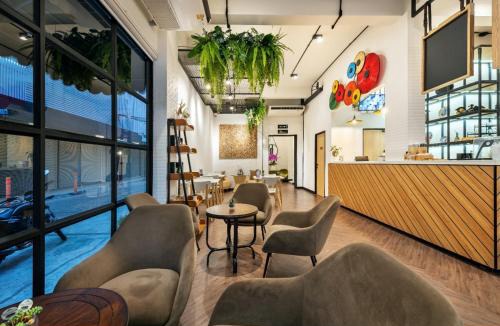 Wang Burapha Phirom Hostel | Siam Subway Hostel and Café