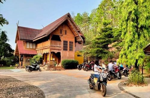 Chong Kham Resort | Crossroads house