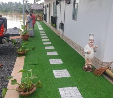 Ban Pa Yang House | Boat house marina restaraunt and homestay