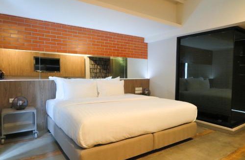 Chom Phon Hotel | V20 Boutique Jacuzzi Hotel