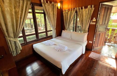 Tha Yang Resort | The Canal Garden Resort