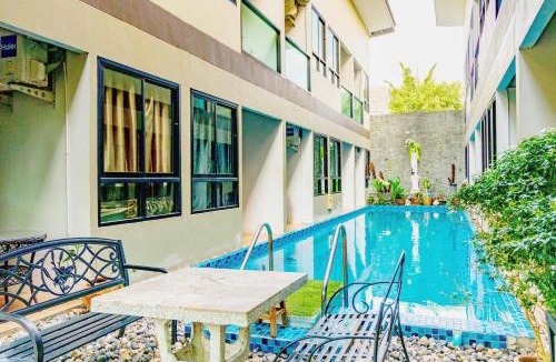 Ramkhamhaeng Hotel | The Pool Resort