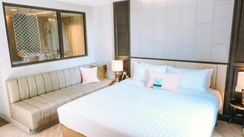 Ploenchit Hotel | The Quarter Ploenchit by UHG - Central District Near BTS Ploenchit Station & Wireless Road & Lumpini Park & Central World & Nana Street