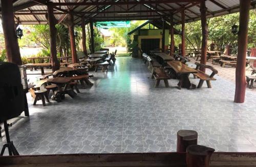 Chong Mek Resort | บ้านภูเคียงน้ำรีสอร์ท ที่พักใกล้วัดเรืองแสง