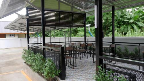 Mae Chaem Hotel | Sangthong Building