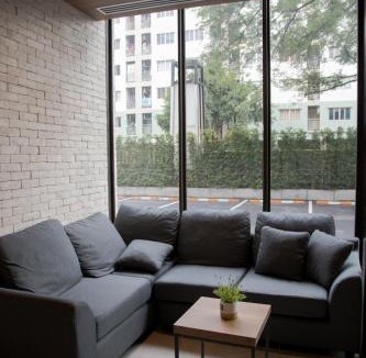 Phlabphla Hotel | B Stay Hotel