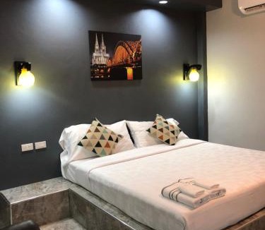 Banphot Phisai House | Relax Resort