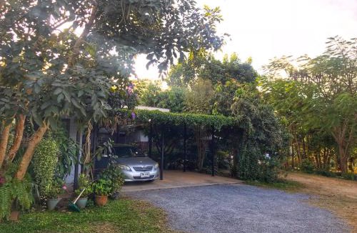 Khanong Phra House | Better Weather Homestay