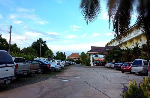 Phitsanulok Hotel | Monrawee Pavilion Resort