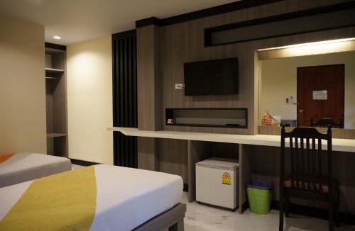 Wat Sam Phraya House | Samsen Sam Place