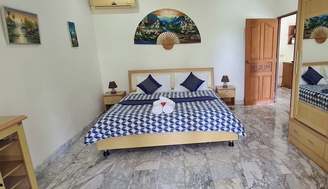 Beautiful Bungalow With Shared Outdoor Pool and 2 km From the Sandy Beach in Cha-am