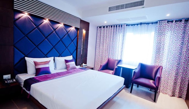Siam Paradise Entertainment Complex