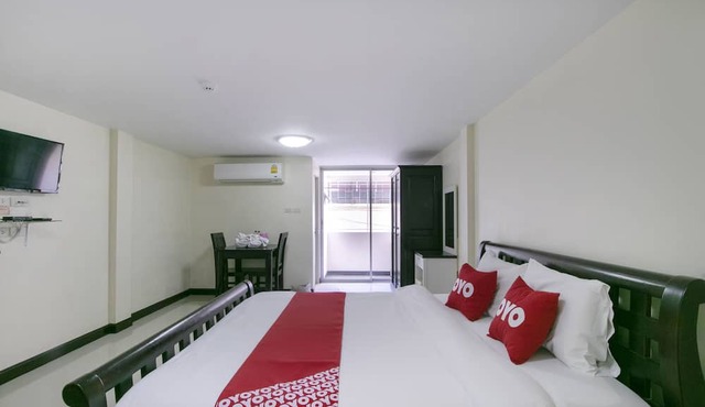 OYO 75390 Sunee Place Hotel