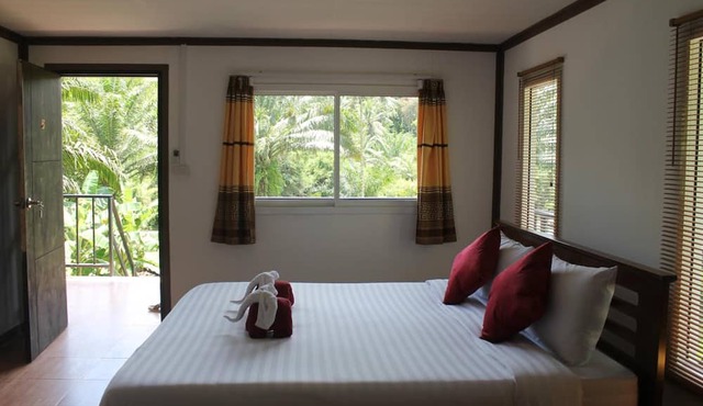Khaosok River Camp in Phanom