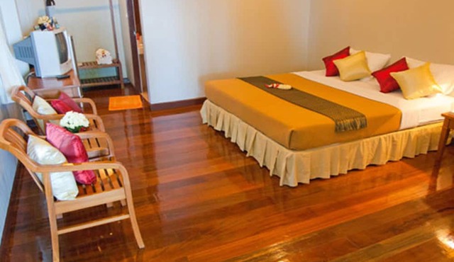 Baan Klang Aow Beach Resort
