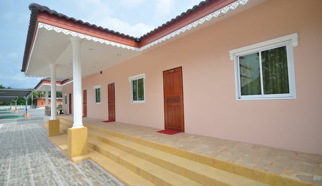 Tokyo Hotel in Lop Buri