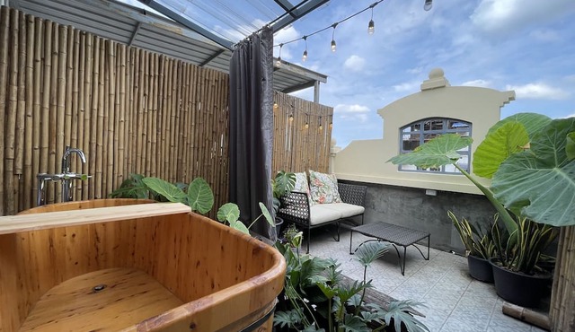 Central Old Town Cottage in Bangkok