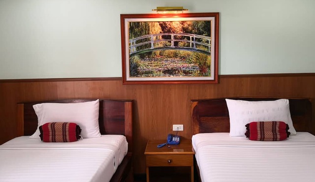 Phadaeng Hotel