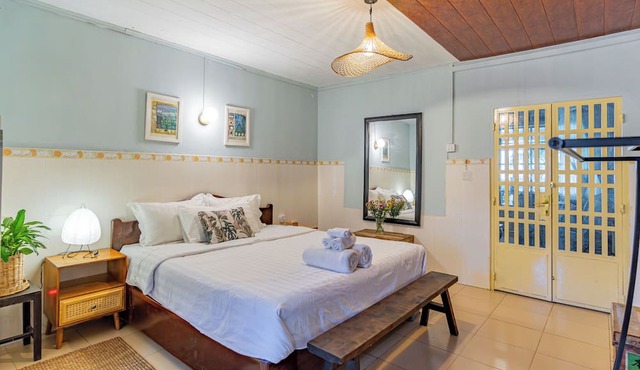 Cozy 1990s Khmer Style Flat in Heart of Tonle Bassac in Phnom Penh