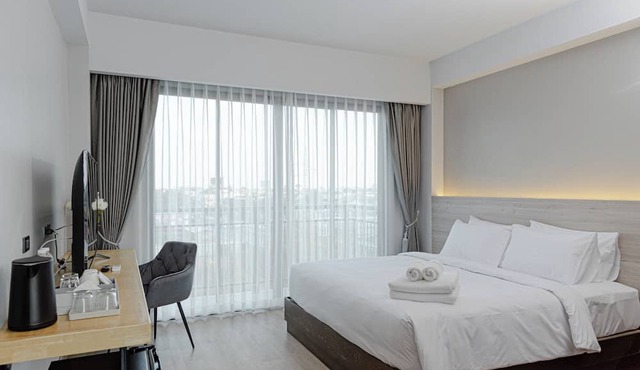 The Horizon Groove Hotel