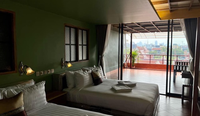 Cha Na Stay at Merry V in Bangkok