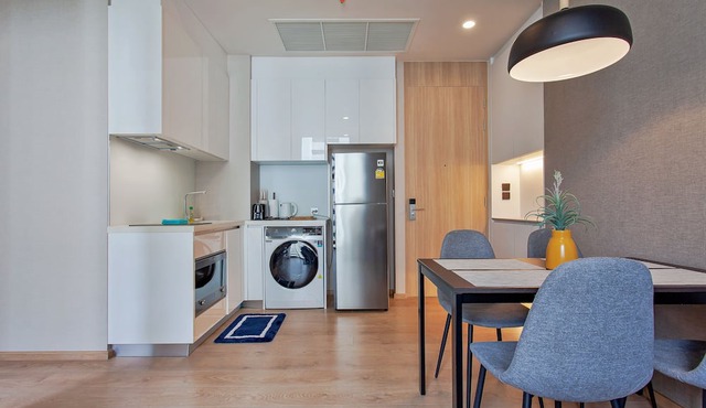 Modern 2 bedroom apartment in luxury condo in Asok neighbourhood in Krung Thep Maha Nakhon