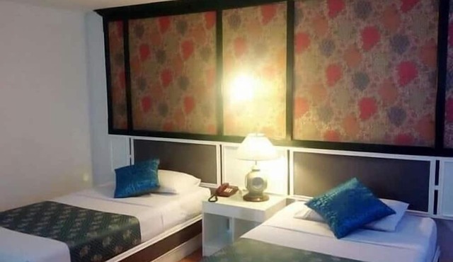 Highway Hotel