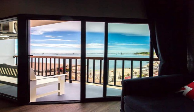 The Loft Seaside Sriracha