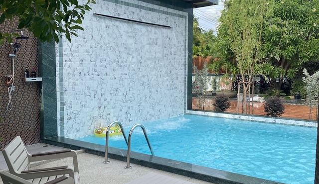 Lets Chill Pool Villa Najomtien Sattahip
