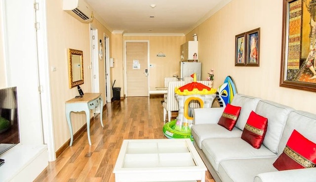 E608 Spacious 3-bedroom apartment with Playground near Beach in Tambon Nong Kae