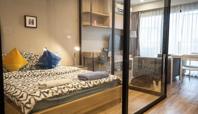 Blossom Condo Sathon-Charoenrat