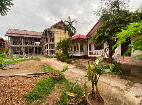 Johnny Guesthoues and Restaurant in Ban Donsôm Tai