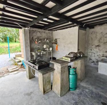 สถานีน้ำหวาน รีสอร์ท น้ำตกอ้ายเขียว in Phrom Khiri
