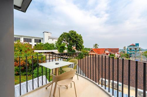 Skywalker 3BR Pool Villa with Rooftop Cinema & Sea View in Ban Saiyuan (1)