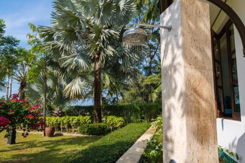 Ban Laem Set-Beachfront-4 Bedrooms in Laem Set Beach
