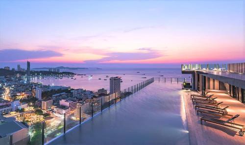Central Pattaya Modern Escape with Infinity Pool in Pattaya