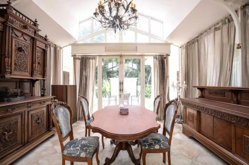 Atelier Number 7 at Khao Yai in Ban Khanong Phra Nua