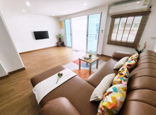 Villa 4BR Spacious Retreat near MRT & Chatuchak in Bangkok
