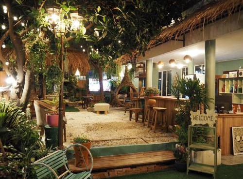 The Oasis on 8 Cozy Homestay & Café
