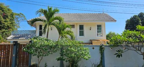 Friendly, artsy private rooms near mountains in Hua Hin