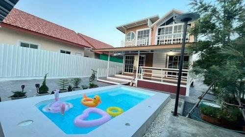 Peace poolvilla sattahip พีซ พลูวิลล่า สัตหีบ in Ban Tao Than