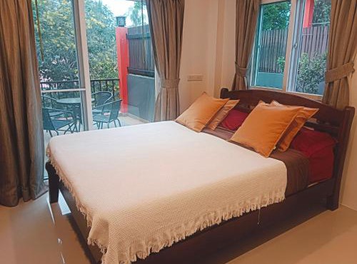 Elevated Bungalow House 5 min from the beach 3-6