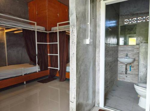 The Ten RoomA Private bathroom walk to beach in ten min in Klong Muang Beach