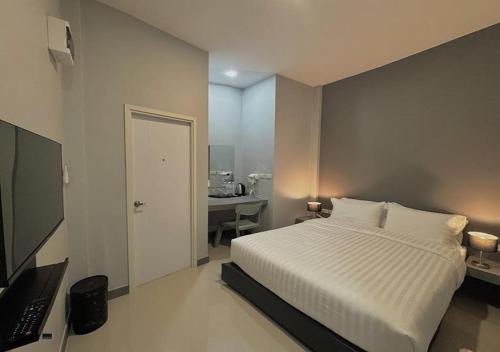 โรงแรมหลังสวนเพลส Langsuan place Hotel in Lang Suan
