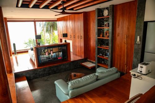 Villa Amrita - Oceanfront Villa with Private Beach