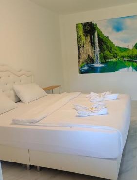 Batikseafood Airport & Room in Nai Yang Beach